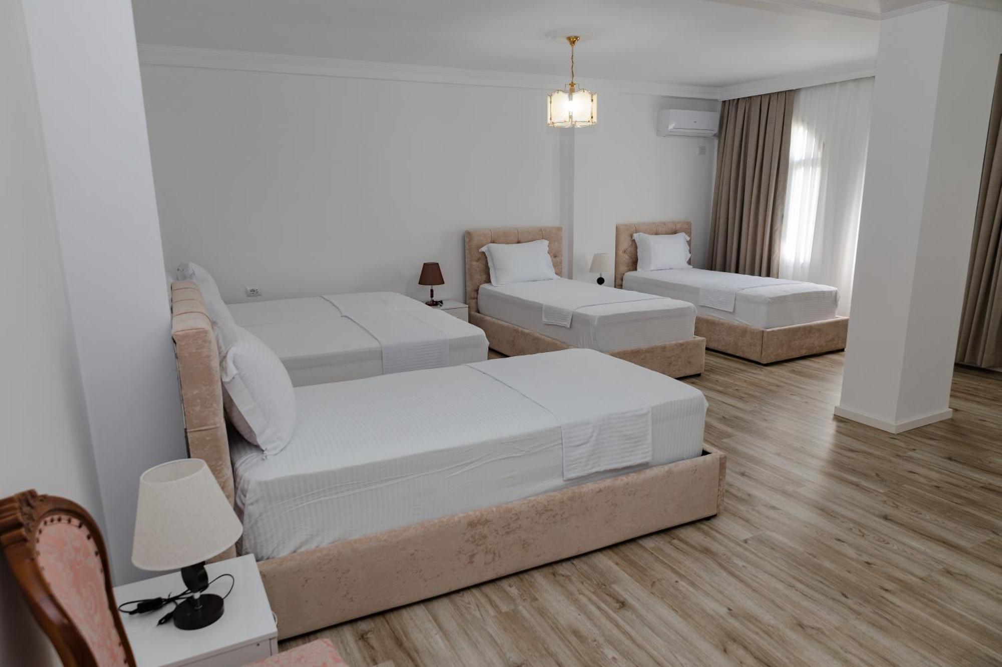 Riviera Hotel-City Center Vlore Exterior photo