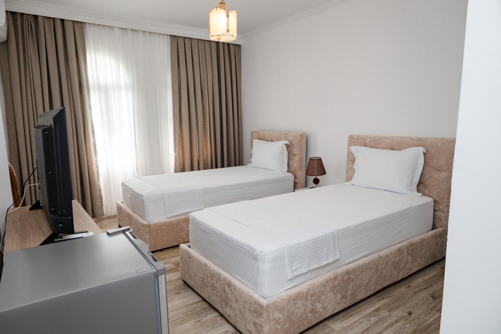 Riviera Hotel-City Center Vlore Exterior photo